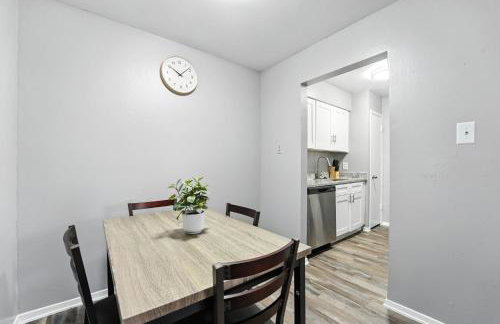 Comfortable 1BR Extended Stay I Onsite Parking - Foto 6