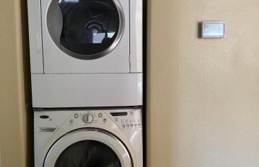 Forget Me Not Home by Airport Upstairs with Deck - Foto 12