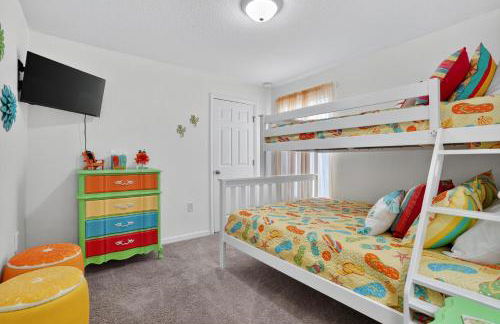 Spacious 4BR Retreat with Heated Pool & Spa home - Foto 33