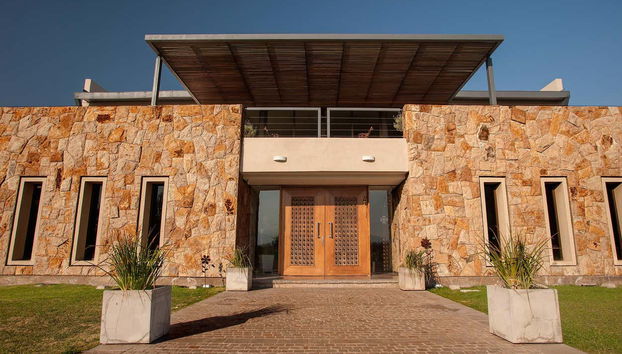 Fachada da adega Cruzat