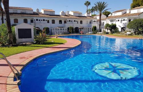 Modern House with large pool! - Photo 21