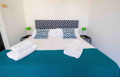 Idyllic 6 bed villa stunning sea view salt pool - Foto 40