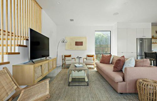 Rooftop Deck, DT City Views, Modern Eastside Oasis - Foto 14