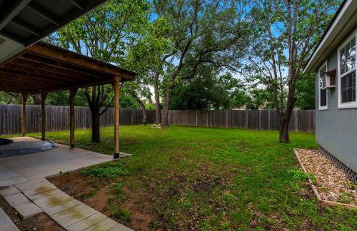 Serene Family Retreat King Beds Pool Hot Tub and Games - Photo 51