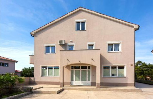 Stunning Apartment In Mladenici - Photo 11