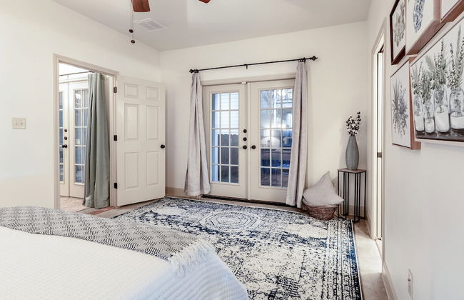 Upstay - Govalle Get-a-way - Photo 12