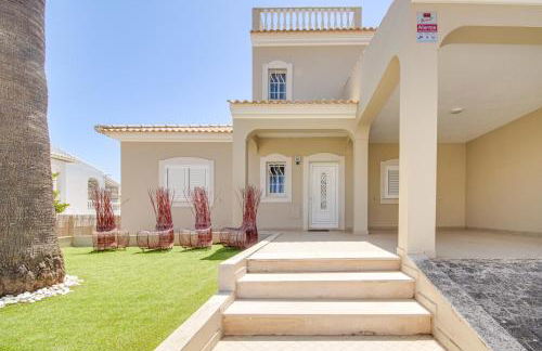 Private Deluxe 3BD Villa Pool Wi-Fi AC BBQ - Foto 3