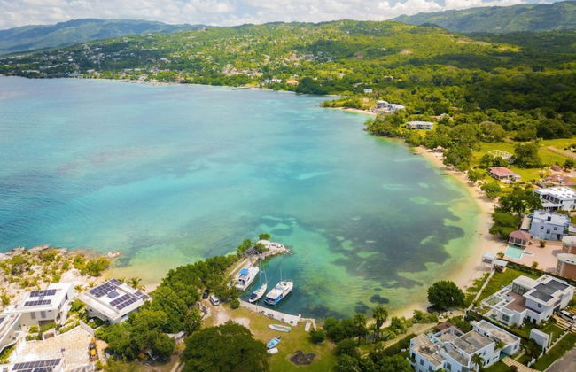 The W Villa 5 B R Oceanfront w Staff - Photo 38