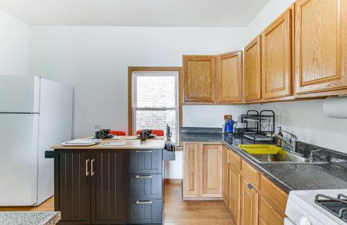 Pet Friendly 8 Mi to Chicago - Fenced Backyard! - Foto 9