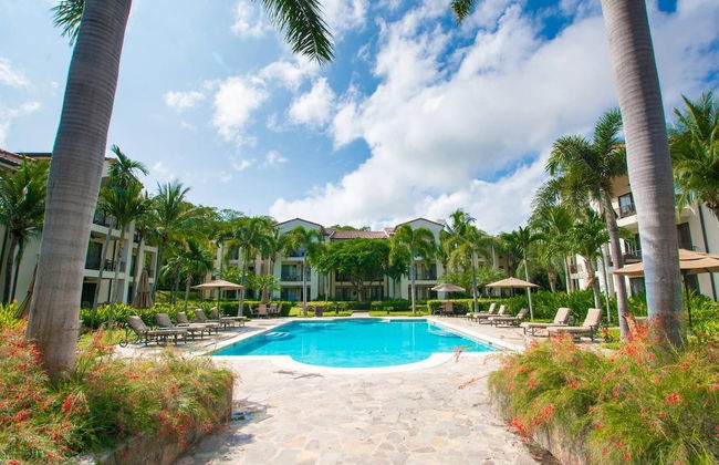 Impressively designed and decorated 3rd-floor space overlooking pool in Coco - Photo 22