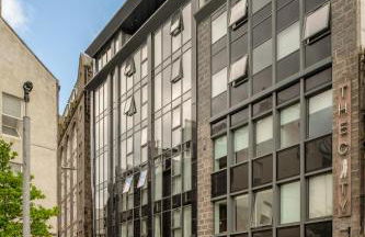 Central comfort and explore nearby cafes - Photo 18