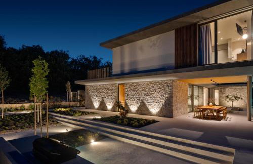 Villa bOx in Central Istria for 14 persons with wellness, 54 m2 heated pool, & kids playground - Foto 12