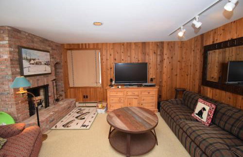 Stratton Mountain Condo with a Hot Tub! Sleeps 12! - Photo 41
