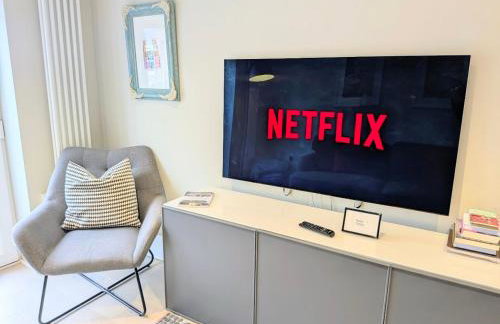 Compton Apartment with free parking - Photo 17