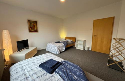 Monteurwohnung Korte, Teams, 4 Einzelzimmer, 2 Doppelzimmer 2024 renoviert, Smart TV, Garten, 3 Bäder - Foto 12