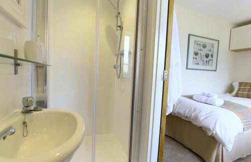 Old Groom's Cottage - Photo 21