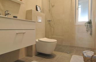 Tony's house in garden - Photo 25