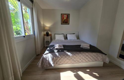 Large Family Villa 500m From Beach with Stunning Views - Photo 27