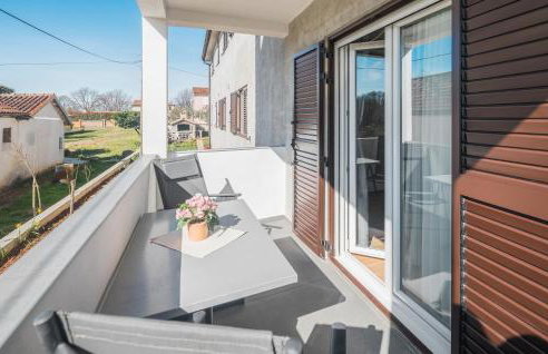 1 Bedroom Awesome Apartment In Nova Vas - Photo 8