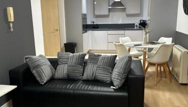 4 Beds 2 Bath Lift Refurbished MONTHLY DISCOUNTS - Foto 3