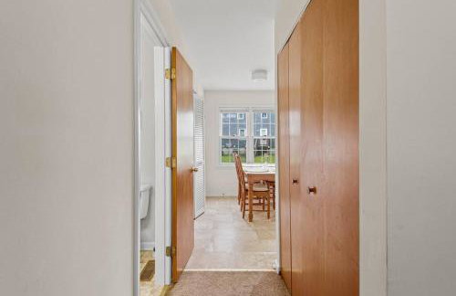 Prime Location 2 BR Oasis with Washer and Dryer - Foto 18