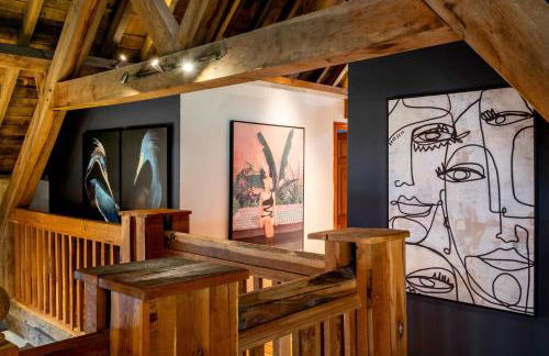 Willowberry Barn - Exclusive Home with Hot Tub - Photo 28