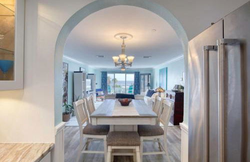 Oceanfront Elysium with a pool - Photo 5