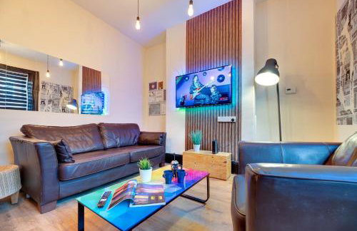 Newcastle CITY APT35,FREE STREET PARKING,4 BEDROOM HOUSE,8 SINGLE BEDS,FULL KITCHEN,ALL ROOMS WITH TVs,NETFLIX - Photo 2