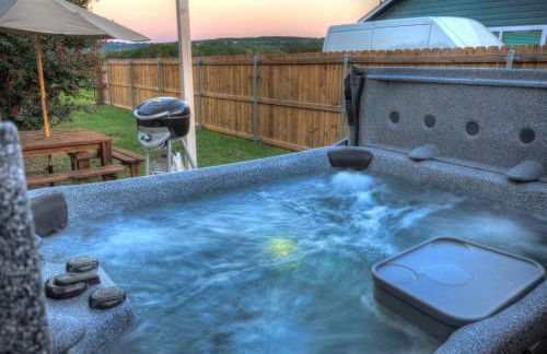 NEW Oak Lodge at Little Ranches 5 min to Square - Foto 6