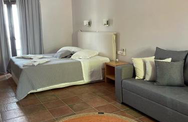 Trizonia Bay Hotel - Photo 49