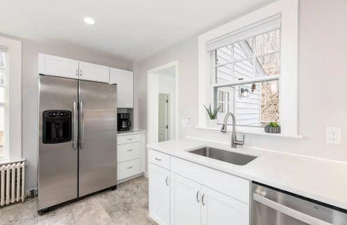 2-Unit House, big Lake Winnisquam views - Sleeps 13 - Foto 12