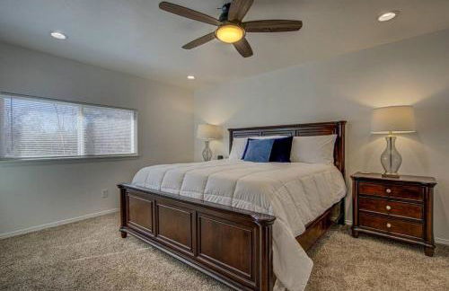 Entire Cozy Getaway with Pool - Foto 28