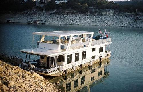 Luxury Houseboat for Cruise-Style Getaway on Lake Travis near Austin, Texas - Foto 1