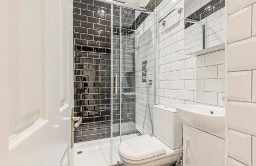 Charming 2BR flat w garden, 10min Clapham South St - Foto 26