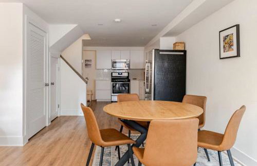 Entire 2-Story Garden Loft Apt with Parking, walk to Metro, Zoo, 2 mi from White House - Photo 4