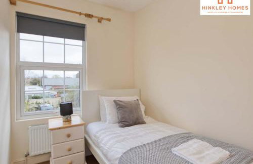 Centrally Tucked Away Private 4bed - Free parking! By Hinkley Homes Short Lets & Serviced Accommodation - Foto 30