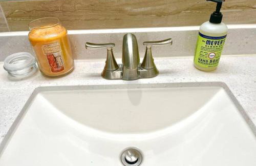 FuLLy LoAdeD ReSerVaTioN 3bed 2ba w Parking - Photo 3