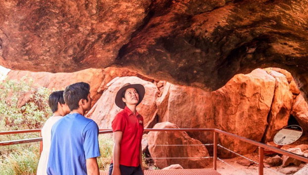 Tour de medio día en grupo reducido por los sitios sagrados y atardecer en Uluru - Foto 2