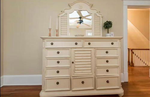 Historic Row Home 1 Block from Gate 1 at USNA - Foto 26