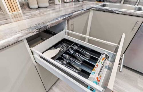 Boutique Studio Hideaway Near Forest Park - Photo 34