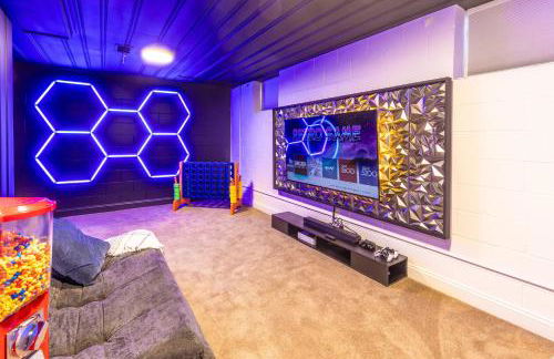 Family Retreat with Hot Tub, Game Room & Prime Location - Foto 7