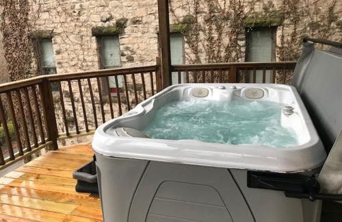 Private Luxury Suite with Hot Tub Downtown Eureka Springs - Foto 10