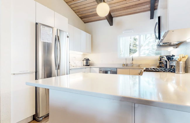 Mid Century Modern Cabin - Walk to Village! - Foto 18