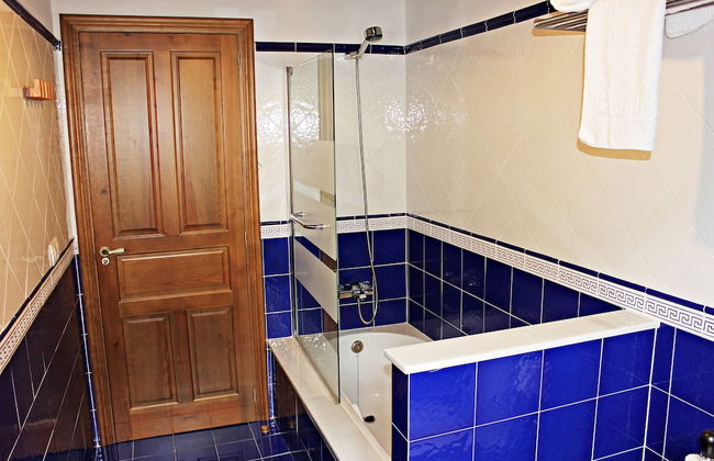 Apartamentos El Llago - Photo 18