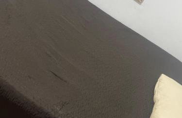 Quarto com sacada possui cama de casal, ventilador e guarda-roupa - Photo 10