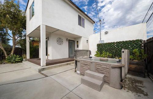Central Location Gym Hot Tub Villa - Photo 33