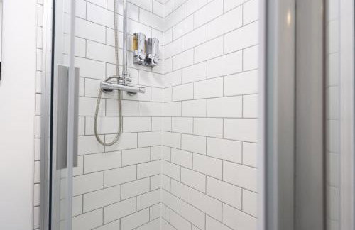 New Lodge Studios with Full Kitchen and Parking - Foto 27