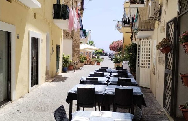 Ischia Ponte Romantic Apartment in the Historical Center and Near the sea - Photo 18