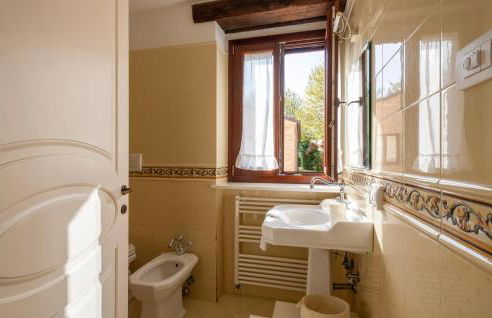 6 Bedroom Beautiful Home In Treia - Foto 36