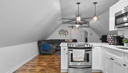 The Loft at Skyline - Foto 3, furniture, stove